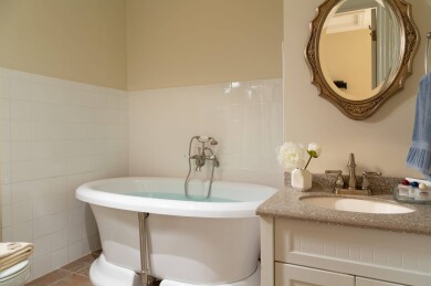 Gallery 115 Avonlea-Rooms-Amethyst-1