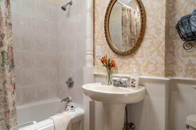 Gallery 3 Blue-Dory-Rooms-Avalon-7