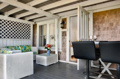 Gallery 139 18-BDIJUNE2022Jewel w table