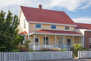 Gallery 281 19_WaverlysBlueDoryInn_F2017 - Edited