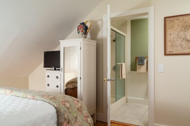 Gallery 11 Blue-Dory-Rooms-Queen-Anne-4