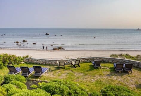 beachfront location at our Block Island hotels, near the top Block Island Lighthouses